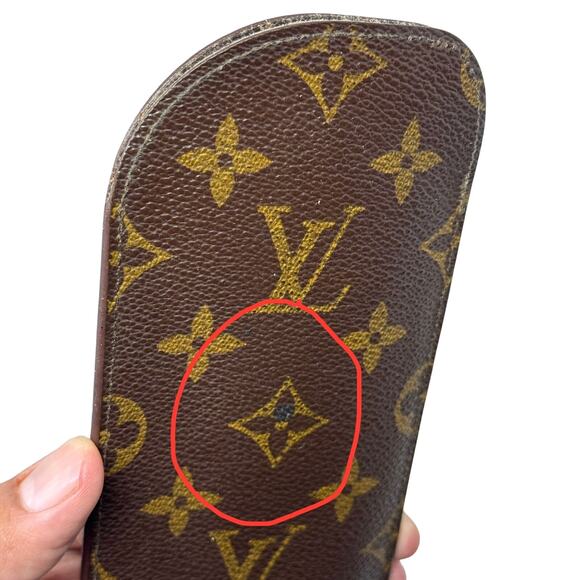 Louis Vuitton Monogram Glasses Case - Picture 9 of 13
